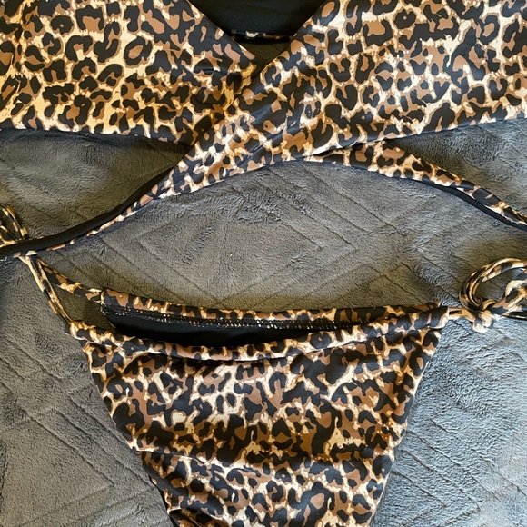 Bikini - Picture 2 of 4